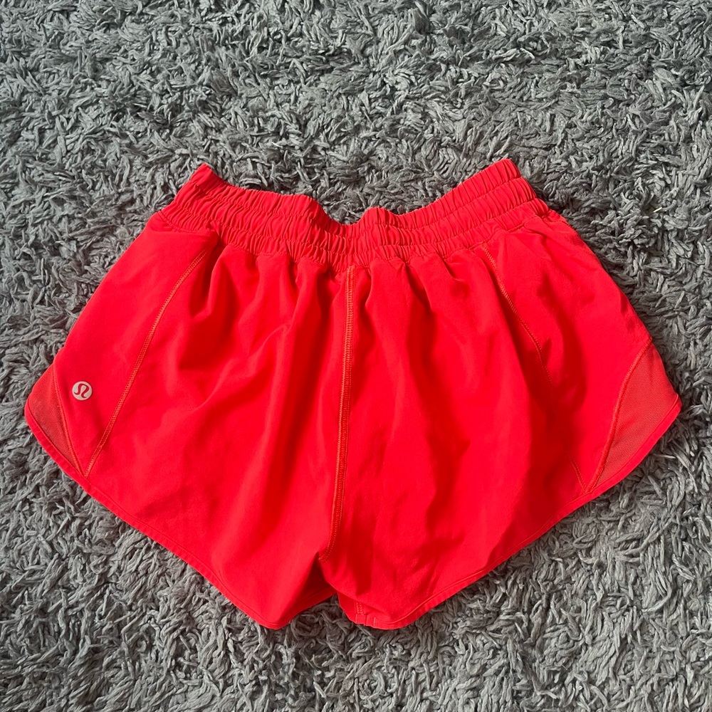Size 4, 2.5", Lululemon Hot Heat Hotty Hot shorts - Picture 3 of 4